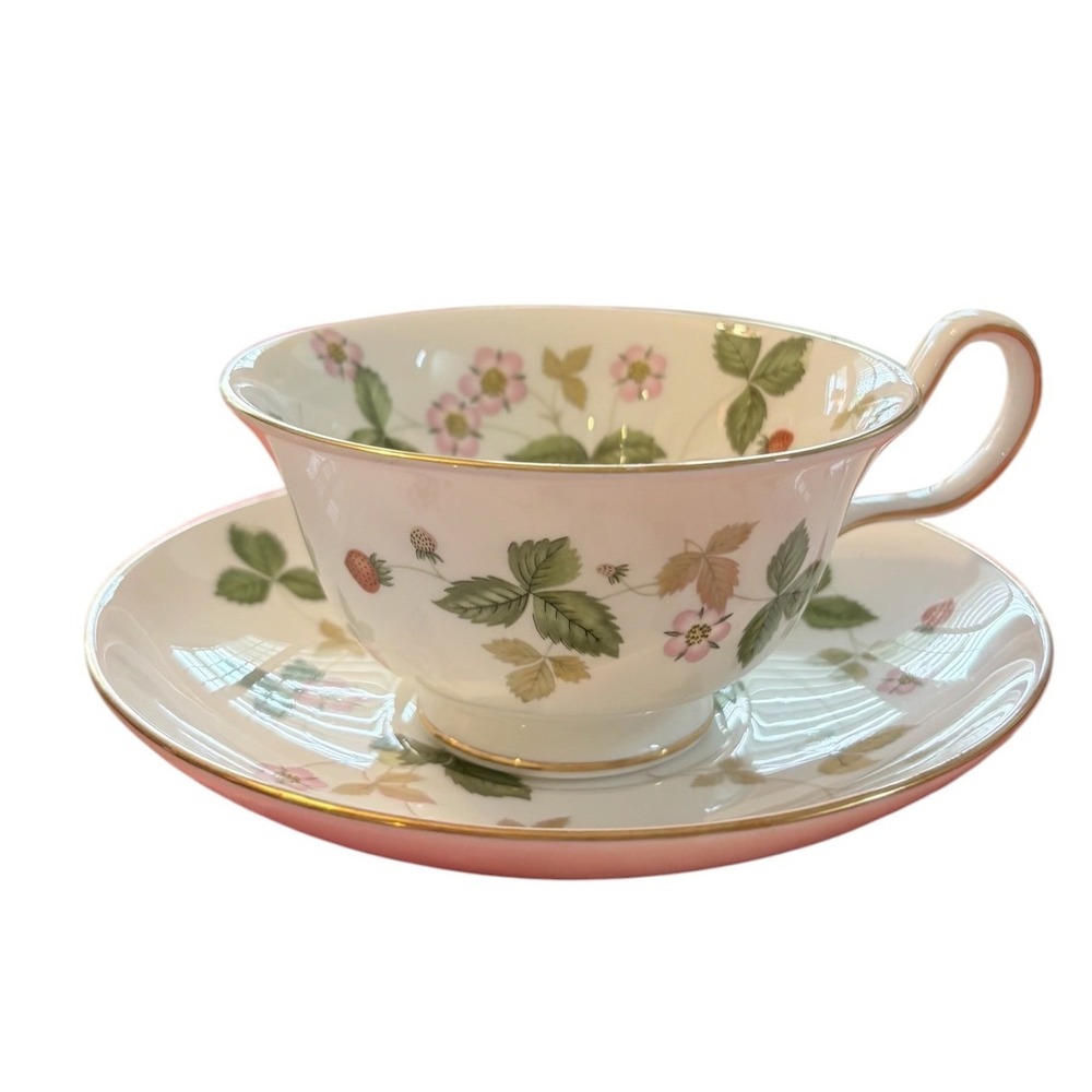 Wedgwood Wild Strawberry Teacup and Saucer Set Bone China R4406 Made in England